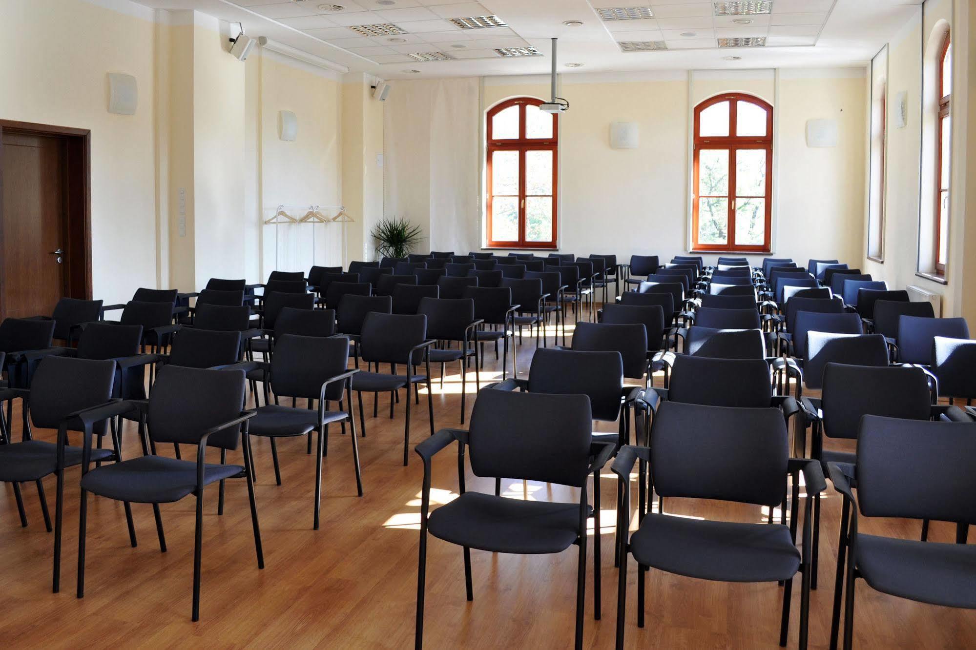 Wenderedu Business Center 3*